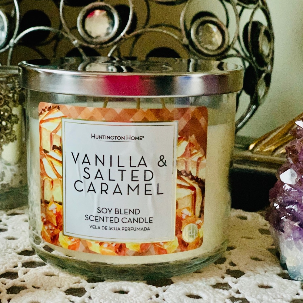 Huntington Home Vanilla Salted Carmel soy Candle🌟